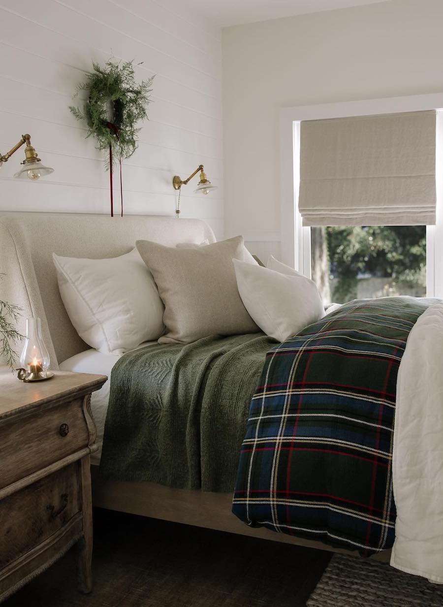 a minimalist bedroom with green accents and christmas decorations