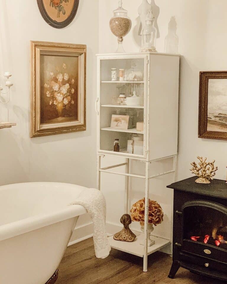 Simple Elegant Bathroom Art