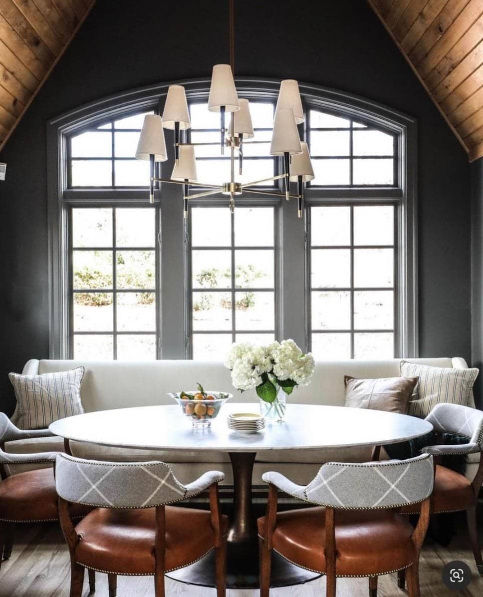 Go Moody for an Intimate Breakfast Nook